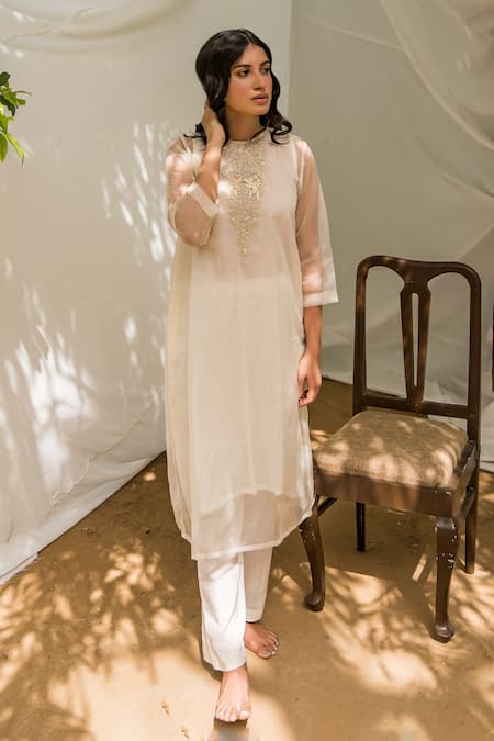 Avaasya Jaipur Floral Embroidered Kurta & Pant Set 