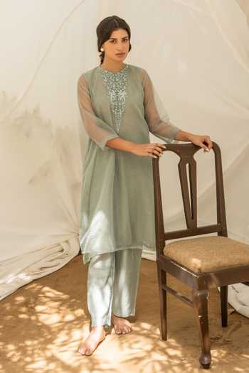 Avaasya Jaipur_Green Kurta- Organza, Pants- Muslin Silk, Slip- Mulmul Embroidered And Set _Online_at_Aza_Fashions