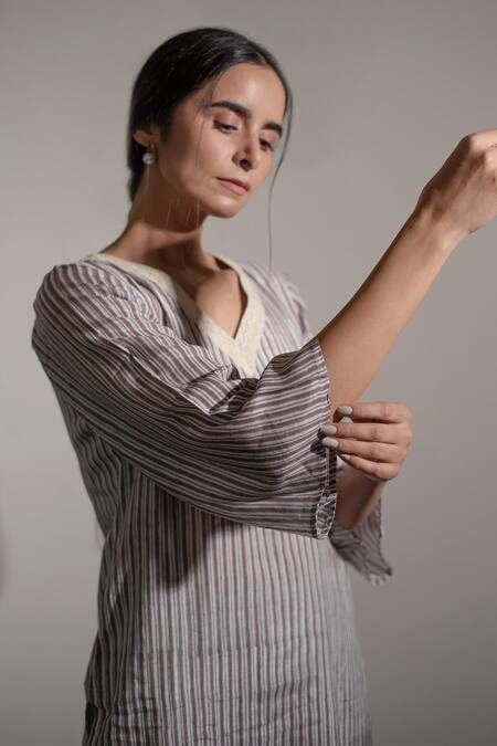 Buy_Avaasya Jaipur_Off White Muslin Silk Floral, Striped V Neck Printed Kurta And Pant Set_Online_at_Aza_Fashions