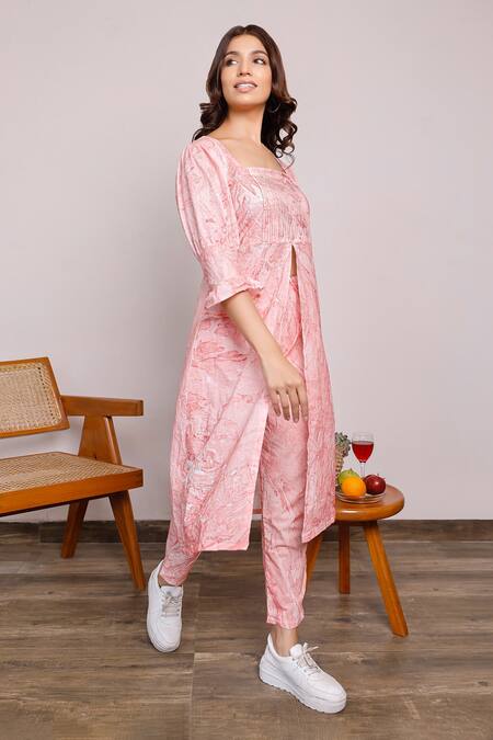 Pheeta_Red Cotton Marble Square Neck Print Kurta And Pant Set_Online_at_Aza_Fashions