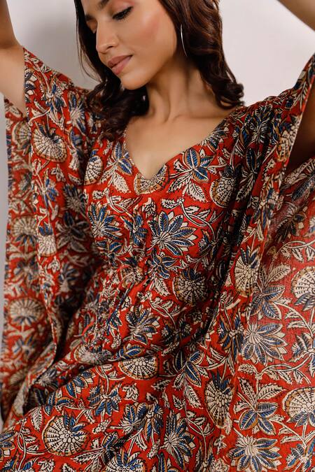 Pheeta Maroon Cotton Hand Block Print Floral Motifs V Neck Kaftan And Pant Set at Aza Fashions Pheeta_Maroon Cotton Hand Block Print Floral Motifs V Neck Kaftan And Pant Set _at_Aza_Fashions