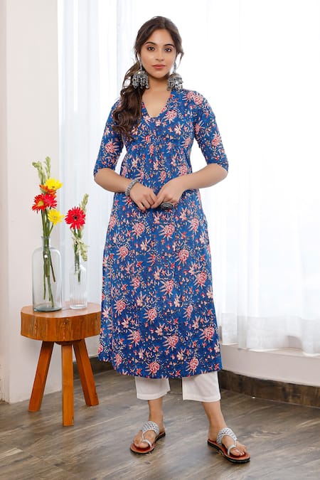 Pheeta Blue Cotton Printed Floral V Neck Kurta And Pant Set 