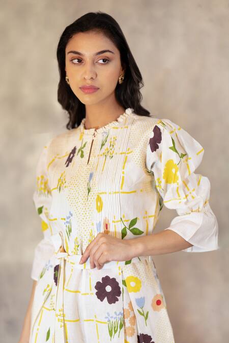 Arcvsh By Pallavi Singh_Peach 100% Linen Floral Keyhole Print Jumpsuit _at_Aza_Fashions