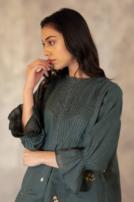 Arcvsh By Pallavi Singh Green 100% Linen Floral Round Embroidered Top at Aza Fashions Arcvsh By Pallavi Singh_Green 100% Linen Floral Round Embroidered Top _at_Aza_Fashions