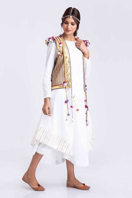 Kalakari By Akanksha_Beige Silk And Cotton Gota Patti, & Shells Round Jacket & Kurta Set _Online_at_Aza_Fashions