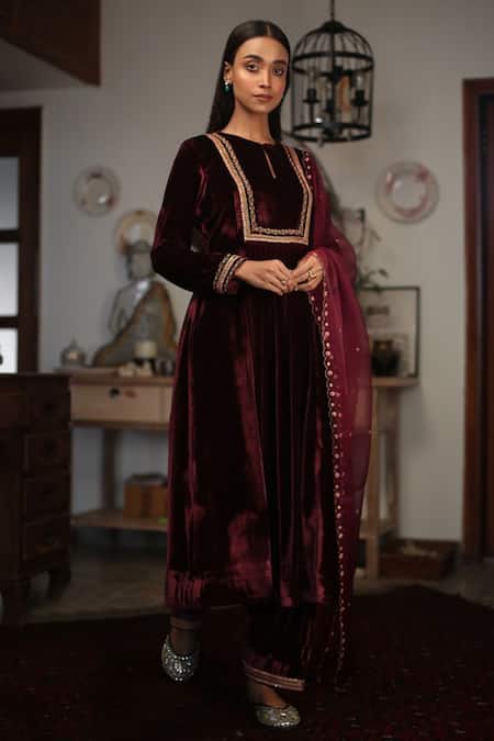 Rhua_Red Dupatta Tonal Organza, Kurta, Salwar Velvet Aari, Zardozi Embroidered Set _Online_at_Aza_Fashions