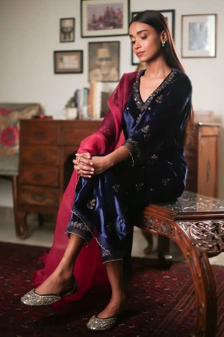 Rhua_Blue Kurta Embroidery Zardozi Leaf Neck Velvet Set _Online_at_Aza_Fashions