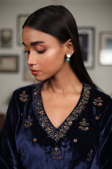 Shop_Rhua_Blue Kurta Embroidery Zardozi Leaf Neck Velvet Set _Online_at_Aza_Fashions