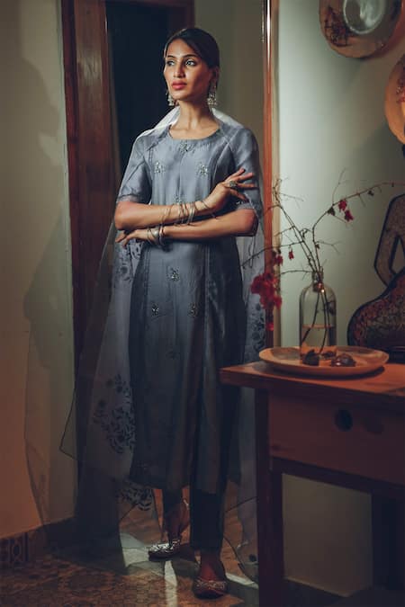 Rhua Grey Kurta Chanderi Embroidery Zardozi Round Floral Set