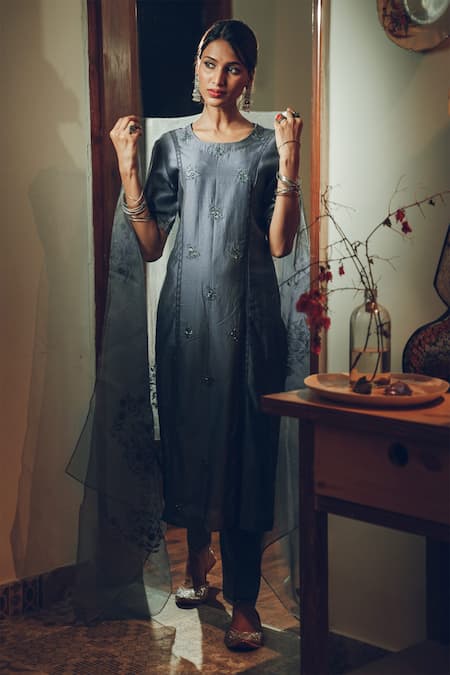 Rhua Floral Embroidered Kurta Set 