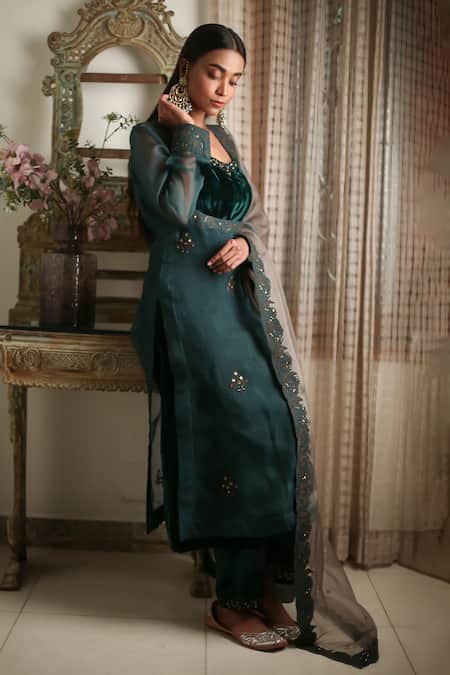 Rhua Floral Embroidered Kurta Set 