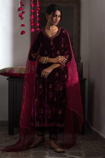 Rhua Velvet Embroidered Kurta Set 