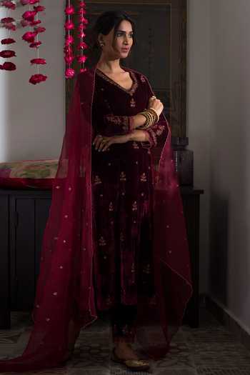 Rhua Velvet Embroidered Kurta Set 