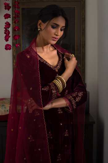 Shop_Rhua_Red Dupatta Organza, Kurta, Pant Velvet Aari, Zardozi Leaf Embroidered Set _Online_at_Aza_Fashions
