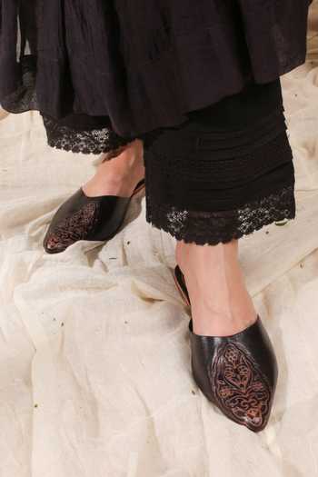 Rhua Black Embroidered Kurta And Pant Set at Aza Fashions Rhua_Black Embroidered Kurta And Pant Set _at_Aza_Fashions