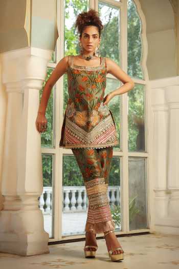 Buy_Pallavi Jaipur_Green Chanderi Lining Mulmul Bageecha Print And Marodi Floral Kurta & Pant Set _Online_at_Aza_Fashions