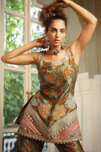 Pallavi Jaipur_Green Chanderi Lining Mulmul Bageecha Print And Marodi Floral Kurta & Pant Set _at_Aza_Fashions