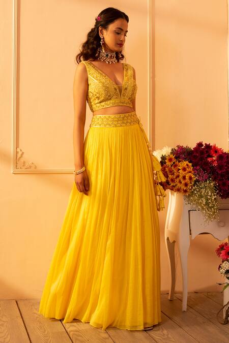 Glittire By Sakshi Verma_Yellow Blouse Silk Chanderi, Dupatta Embroidered Asiatic Lily Gathered Set_Online_at_Aza_Fashions