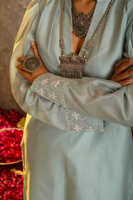 Glittire By Sakshi Verma_Blue Silk Chanderi Embroidered Dori Work Puffed Sleeved Kurta Pant Set _at_Aza_Fashions