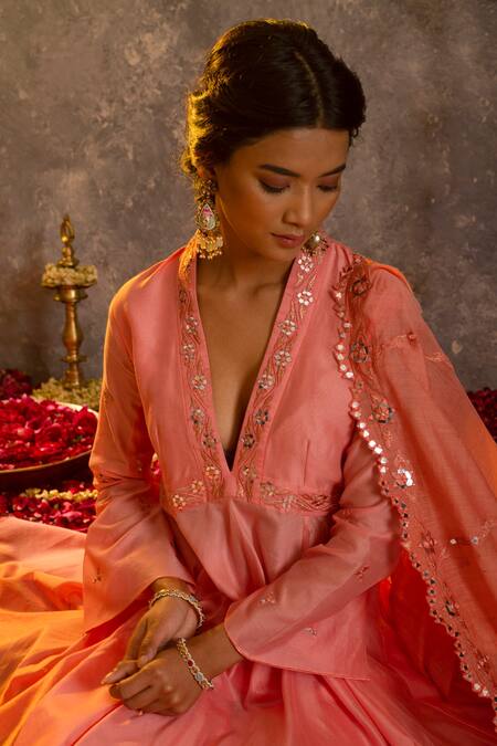 Glittire By Sakshi Verma Pink Silk Chanderi Embroidered Resham And Mirror Work Kurta Palazzo Set at Aza Fashions Glittire By Sakshi Verma_Pink Silk Chanderi Embroidered Resham And Mirror Work Kurta Palazzo Set _at_Aza_Fashions