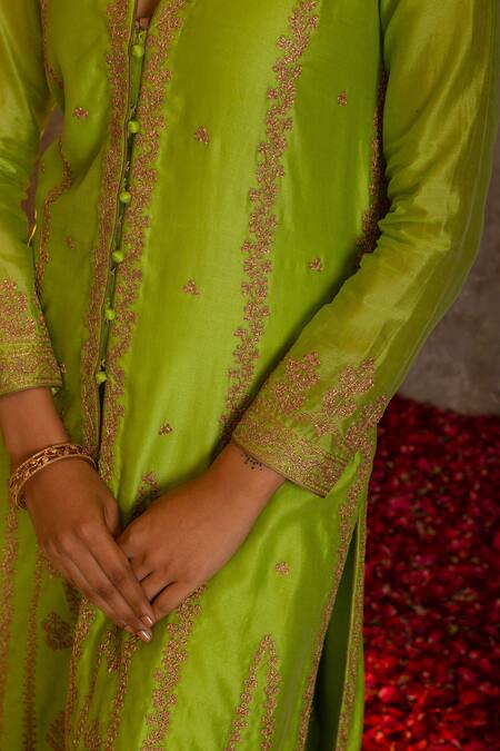 Glittire By Sakshi Verma Green Silk Chanderi Embroidered Zari Dori Work V Kurta Palazzo Set at Aza Fashions Glittire By Sakshi Verma_Green Silk Chanderi Embroidered Zari Dori Work V Kurta Palazzo Set _at_Aza_Fashions
