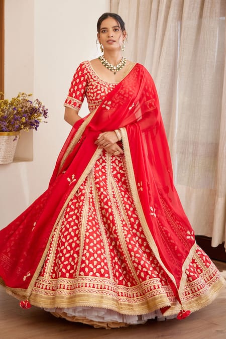 Buy_Shyam Narayan Prasad_Red Raw Silk And Chiffon Gota & Thread Scoop Neck Embroidered Bridal Lehenga Set _Online_at_Aza_Fashions