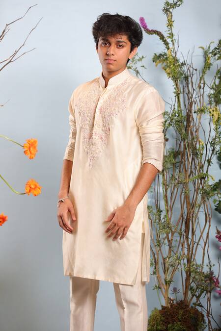 Buy_Julie By Julie Shah_Ivory Chanderi Floral Embroidered Kurta_Online_at_Aza_Fashions