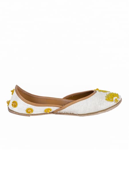 Shop_Label Deepti Bajaj_White Embroidered Daisy Bliss Silk Juttis _Online_at_Aza_Fashions