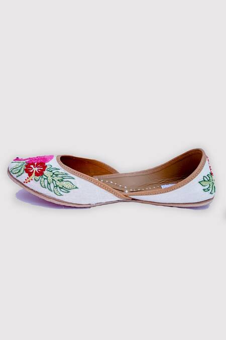 Label Deepti Bajaj_White Embroidered Lush Silk Juttis _at_Aza_Fashions
