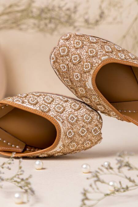 Buy_Label Deepti Bajaj_Ivory Pearl Embroidered Silk Juttis _Online_at_Aza_Fashions