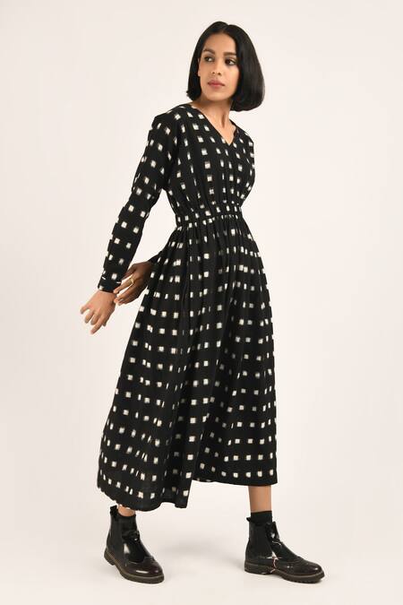 Indigo Dreams_Black Cotton Coorg V Neck Dress_Online_at_Aza_Fashions