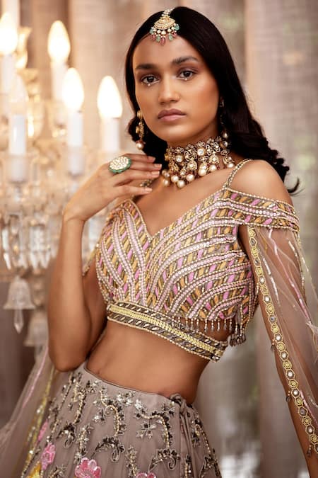 Matching jewellery for hot sale grey lehenga