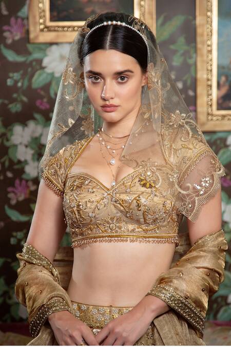 Shimai Jayachandra_Gold Banarasi Silk Tissue Floral, Zardozi Sweetheart Gwalior Embellished Blouse _Online_at_Aza_Fashions