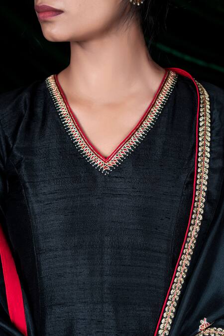 Shimai Jayachandra_Black Degummed Raw Silk Embroidery Zardozi V Neck Kurta Set  _Online_at_Aza_Fashions