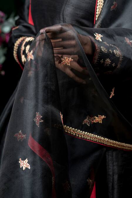 Shop_Shimai Jayachandra_Black Silk Organza Leaves Falling Embroidered Dupatta _Online_at_Aza_Fashions