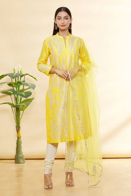 Rohini Bedi_Yellow Chanderi Applique And Hand Work Notched Embroidered Kurta Set _Online_at_Aza_Fashions
