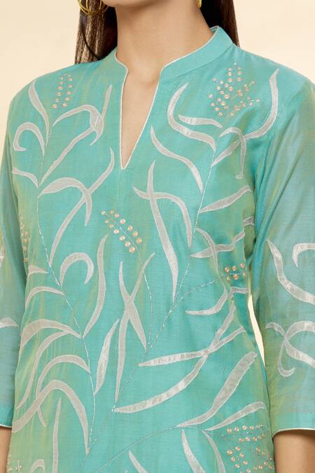 Rohini Bedi Green Chanderi Applique And Hand Work Notched Embroidered Kurta Set at Aza Fashions Rohini Bedi_Green Chanderi Applique And Hand Work Notched Embroidered Kurta Set _at_Aza_Fashions