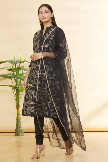 Rohini Bedi Black Chanderi Applique And Hand Work Notched Embroidered Kurta Set Online at Aza Fashions Rohini Bedi_Black Chanderi Applique And Hand Work Notched Embroidered Kurta Set _Online_at_Aza_Fashions
