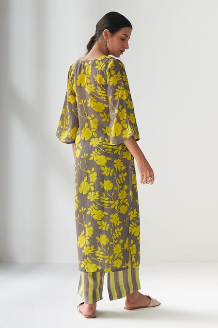 Shop_Negra Elegante_Grey Cotton Silk Floral Notched Round Neck Faded Rose Kurta And Pant Set _at_Aza_Fashions