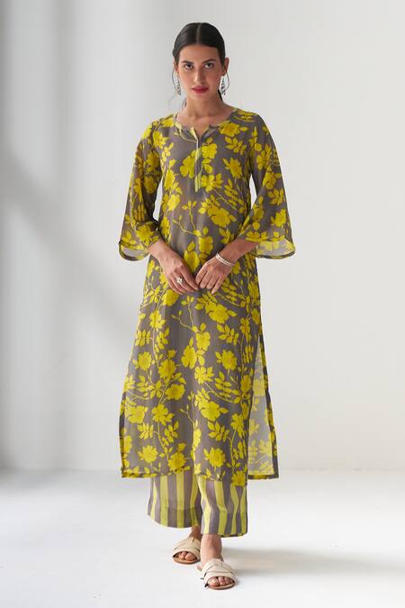 Buy_Negra Elegante_Grey Cotton Silk Floral Notched Round Neck Faded Rose Kurta And Pant Set _Online_at_Aza_Fashions