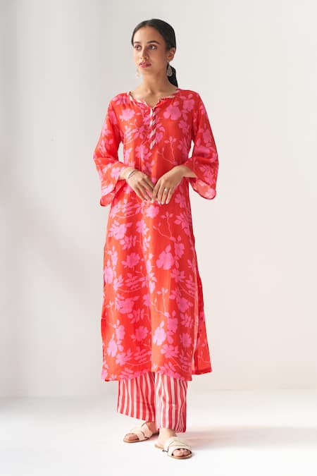 Negra Elegante Pink Cotton Silk Printed Floral Notched Round Neck Faded Rose Kurta And Pant Set 