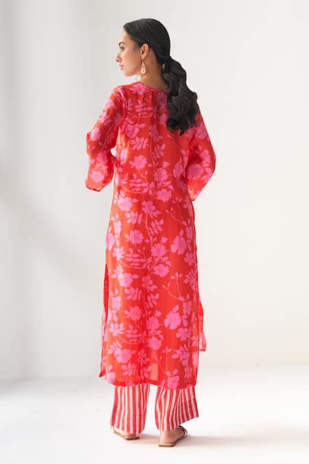 Shop_Negra Elegante_Pink Cotton Silk Floral Notched Round Neck Faded Rose Kurta And Pant Set _at_Aza_Fashions