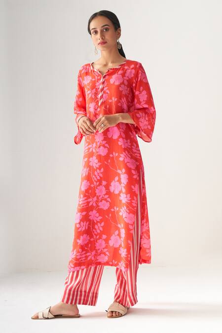 Negra Elegante_Pink Cotton Silk Floral Notched Round Neck Faded Rose Kurta And Pant Set _Online_at_Aza_Fashions