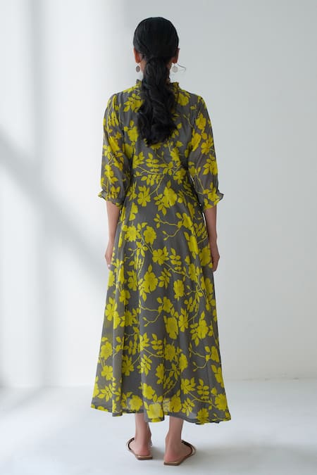 Shop Negra Elegante Grey Cotton Silk Floral Mandarin Collar Lovestruck Print Dress at Aza Fashions Shop_Negra Elegante_Grey Cotton Silk Floral Mandarin Collar Lovestruck Print Dress _at_Aza_Fashions