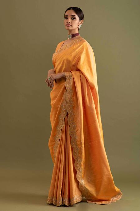 Buy_Kavitha Gutta_Yellow Silk Floral V Neck Scallop Hem Saree With Blouse _Online_at_Aza_Fashions