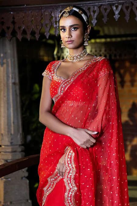 Shop_Kavitha Gutta_Red Organza Floral Leaf Neck Scallop Embroidered Saree Set _at_Aza_Fashions