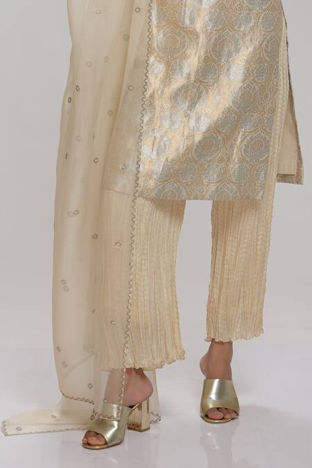 Buy_Chhaya Mehrotra_Cream Dupatta Organza, Kurta Banarasi Brocade, Pant Crushed Habutai Silk Set _Online_at_Aza_Fashions