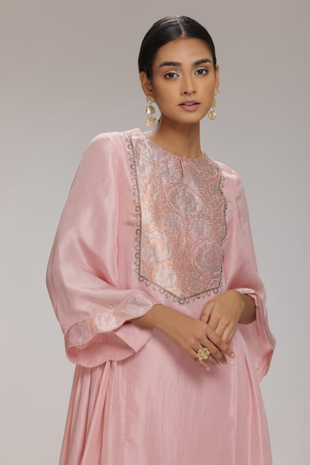 Chhaya Mehrotra_Pink Satin Brocade Circle V Neck Embellished Kaftan _Online_at_Aza_Fashions