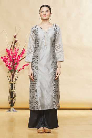 Samyukta Singhania_Grey Kurta Chanderi Silk Pant Art Silkdupatta Soft Net Pattern Set_Online_at_Aza_Fashions