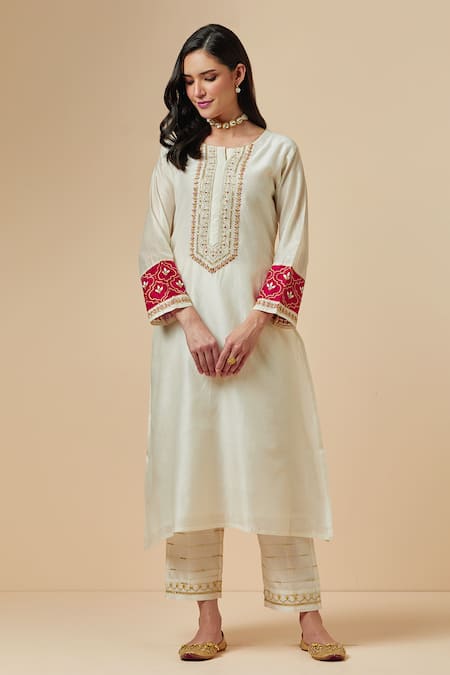 Anantaa by Roohi Off White Silk Chanderi Embroidered Floral Round Kurta 